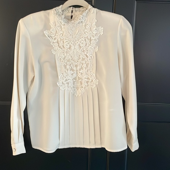 Vintage blouse size 6 petite - Picture 2 of 9